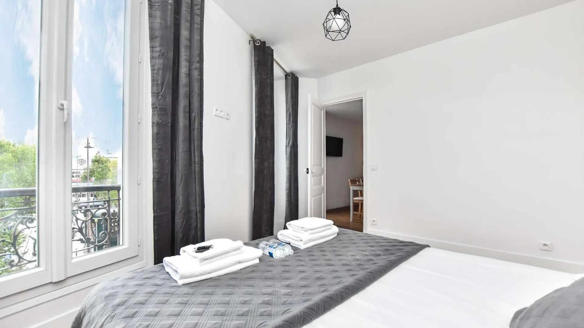 Serene - 2br- 6p - Menilmontant Paris